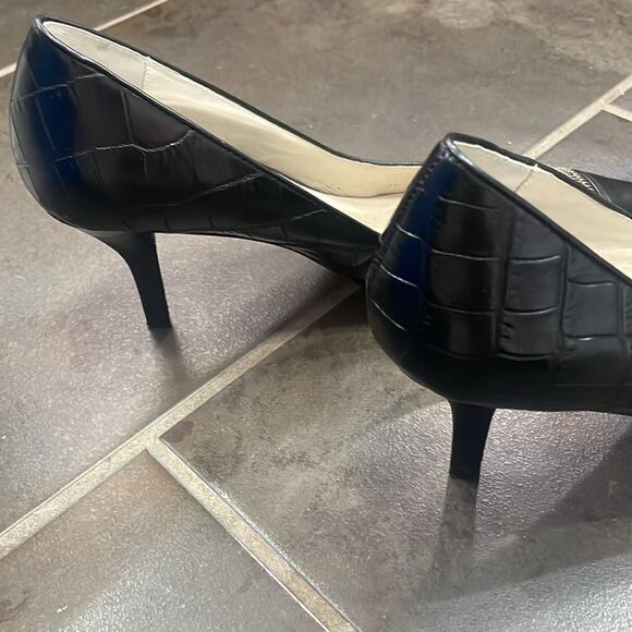 Michael Michael Kors Leather Croc Embossed Pumps Pointed Toe Heels Size 8 Edgy - Picture 5 of 9